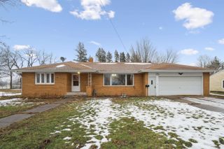 402 S Washington Avenue, Fredericksburg, IA 50630