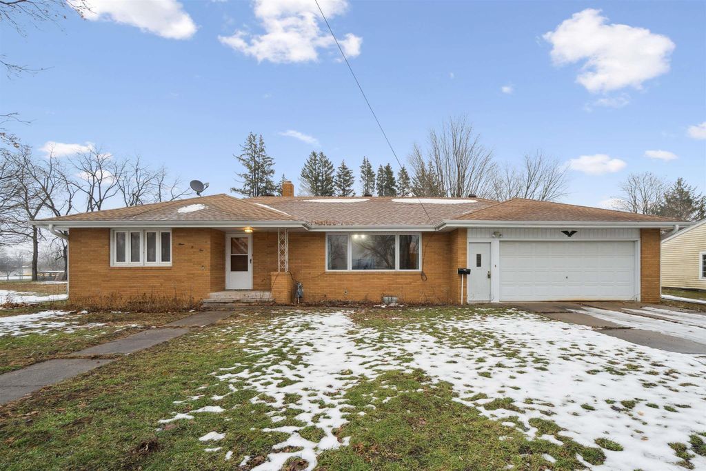 402 S Washington Avenue, Fredericksburg, IA 50630