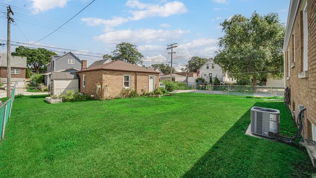2740 Ridge Road, Lansing, IL 60438