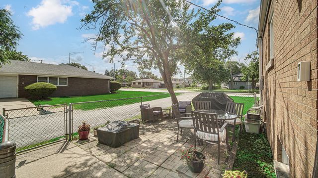 2740 Ridge Road, Lansing, IL 60438