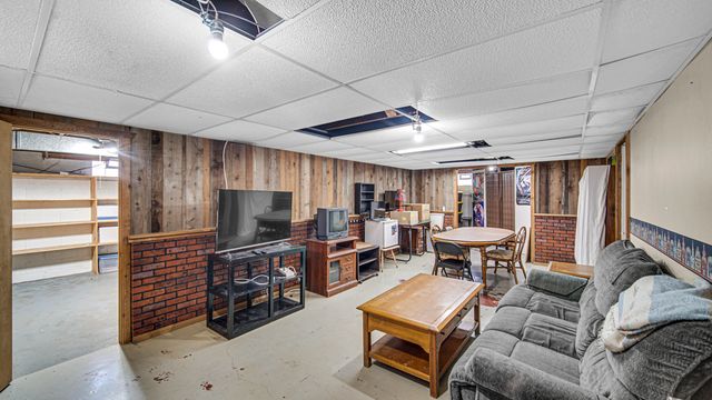 2740 Ridge Road, Lansing, IL 60438