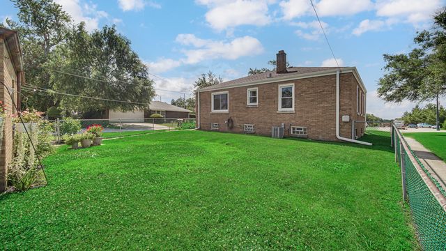 2740 Ridge Road, Lansing, IL 60438