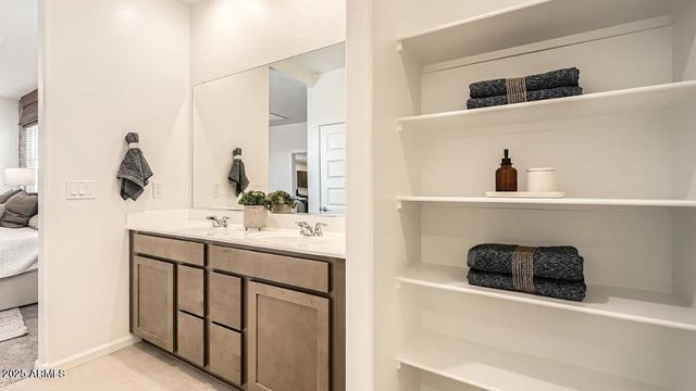 9534 W WELDON Avenue, Phoenix, AZ 85037