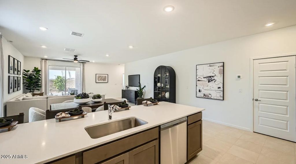 9534 W WELDON Avenue, Phoenix, AZ 85037 — photo 4