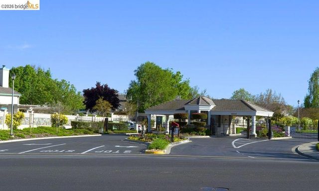 481 Coronation Dr, Brentwood, CA 94513
