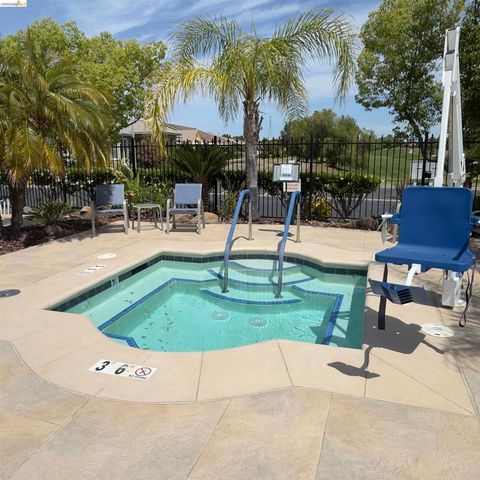 481 Coronation Dr, Brentwood, CA 94513