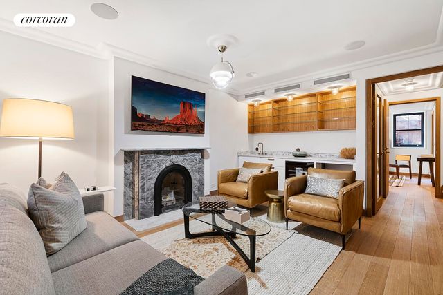 257 W 4TH Street, New York City, NY 10014