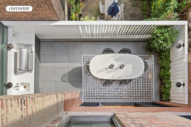257 W 4TH Street, New York City, NY 10014