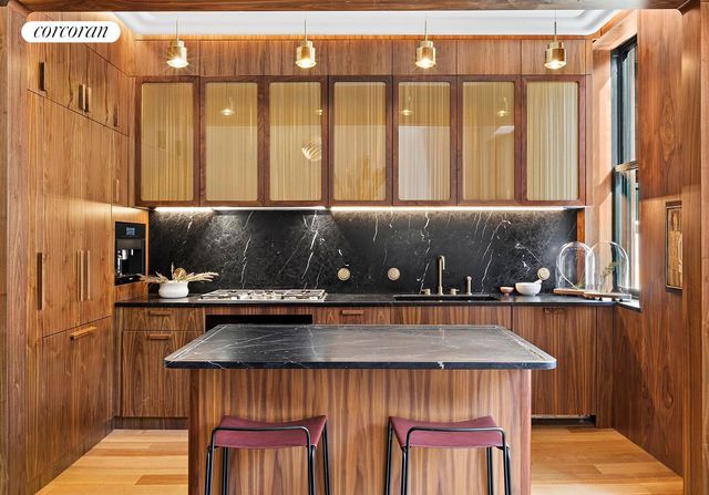 257 W 4TH Street, New York City, NY 10014