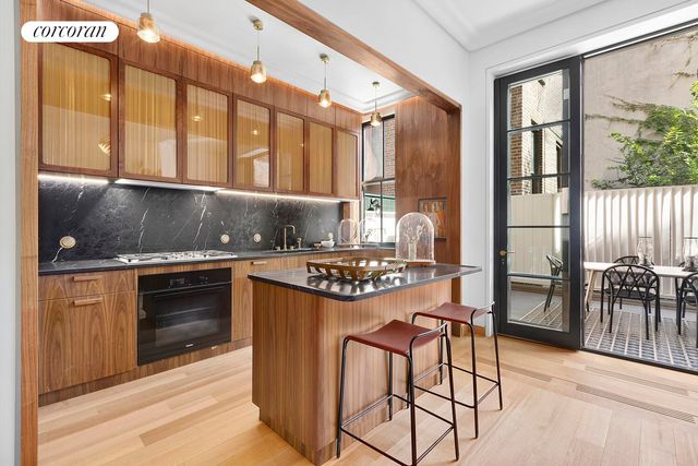 257 W 4TH Street, New York City, NY 10014
