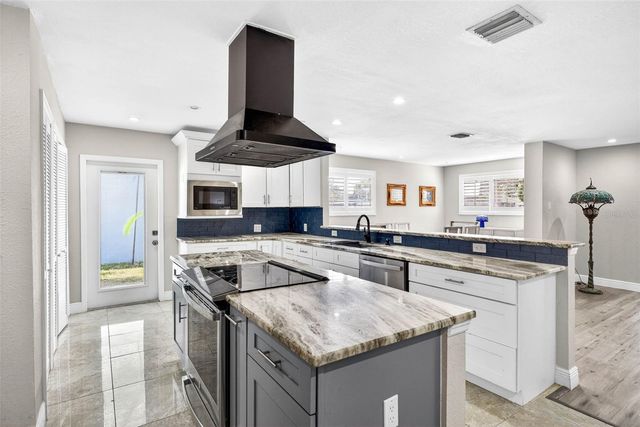 8718 TAHITI LANE, Tampa, FL 33615