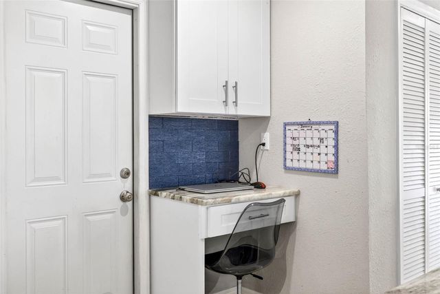 8718 TAHITI LANE, Tampa, FL 33615