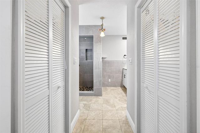 8718 TAHITI LANE, Tampa, FL 33615