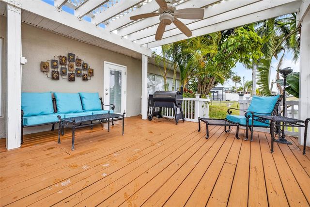 8718 TAHITI LANE, Tampa, FL 33615