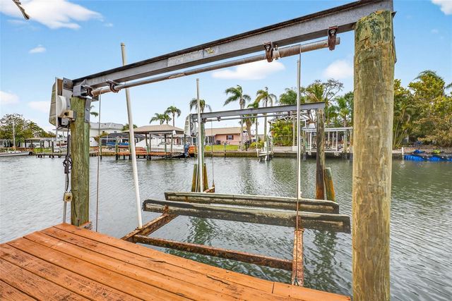 8718 TAHITI LANE, Tampa, FL 33615