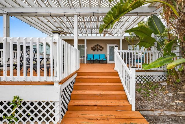 8718 TAHITI LANE, Tampa, FL 33615