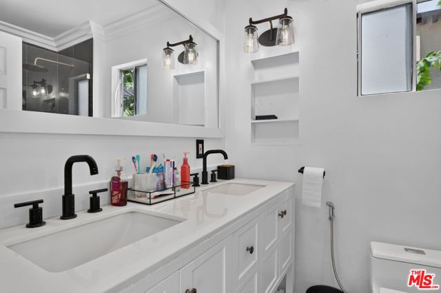 8810 Cadillac Avenue, Los Angeles, CA 90034
