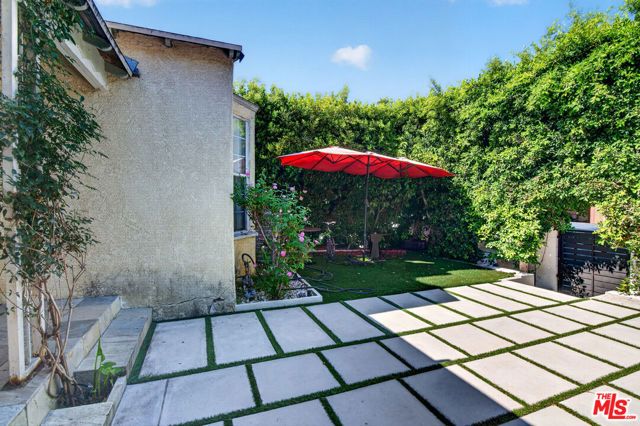 8810 Cadillac Avenue, Los Angeles, CA 90034