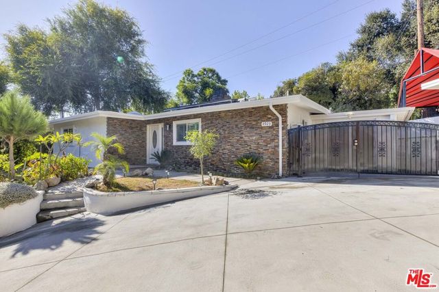 4923 Burgoyne Lane, La Canada Flintridge, CA 91011