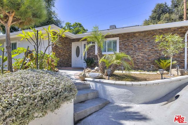 4923 Burgoyne Lane, La Canada Flintridge, CA 91011