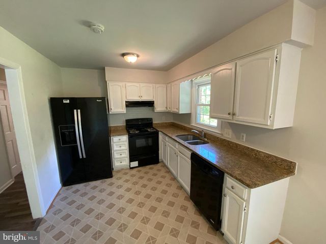 12017 N DICKINSON DR, Fredericksburg, VA 22407