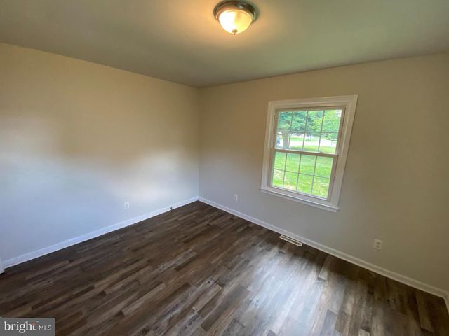 12017 N DICKINSON DR, Fredericksburg, VA 22407