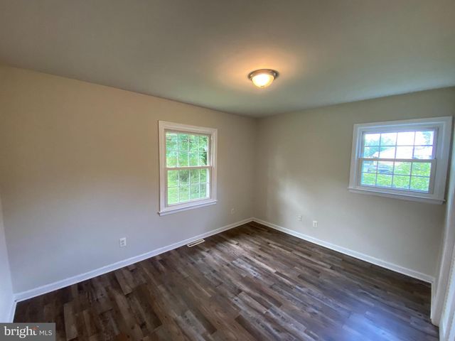 12017 N DICKINSON DR, Fredericksburg, VA 22407