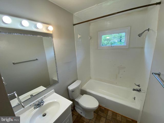 12017 N DICKINSON DR, Fredericksburg, VA 22407