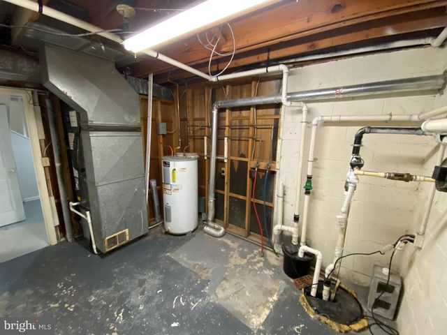 12017 N DICKINSON DR, Fredericksburg, VA 22407