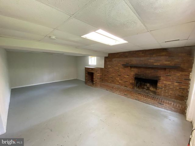 12017 N DICKINSON DR, Fredericksburg, VA 22407