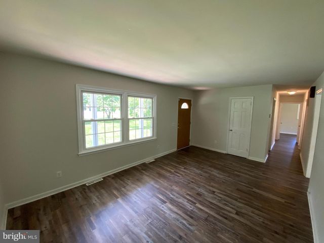 12017 N DICKINSON DR, Fredericksburg, VA 22407