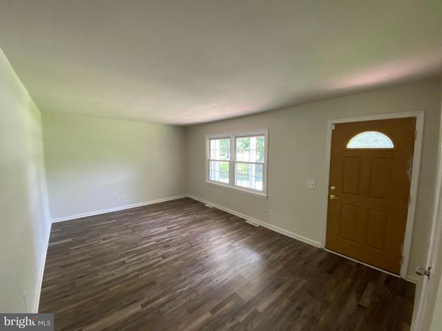 12017 N DICKINSON DR, Fredericksburg, VA 22407