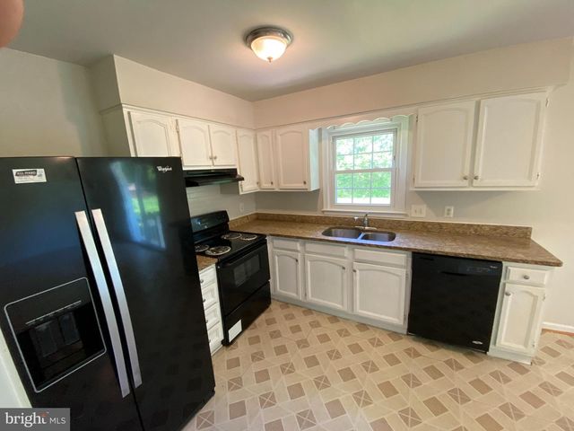 12017 N DICKINSON DR, Fredericksburg, VA 22407