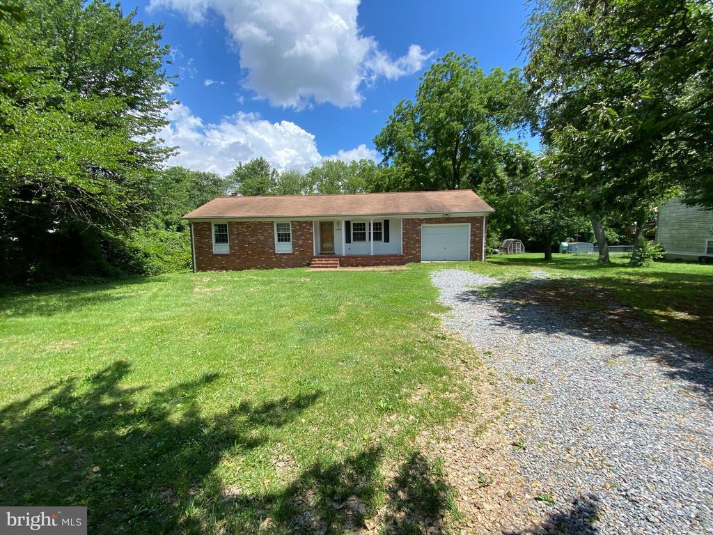 12017 N DICKINSON DR, Fredericksburg, VA 22407