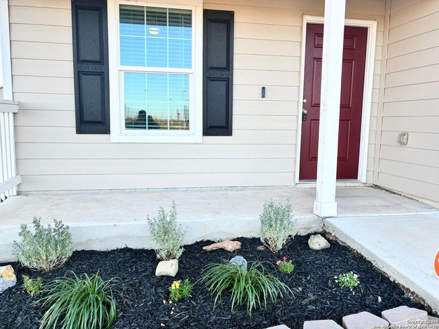 320 Agave Circle, Jourdanton, TX 78026