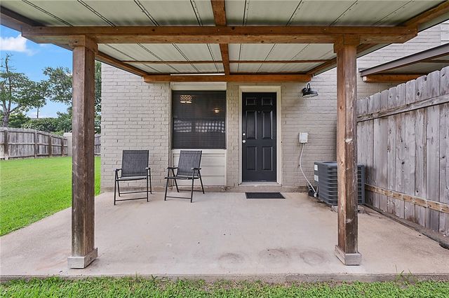 1400 Summit Street C, College Station, TX 77845