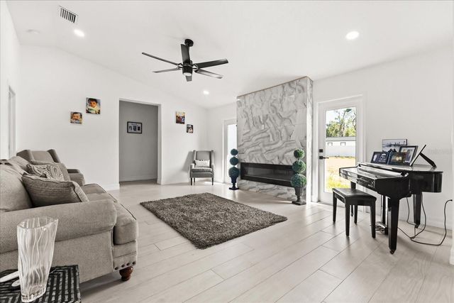 812 CHASTAIN ROAD, Seffner, FL 33584