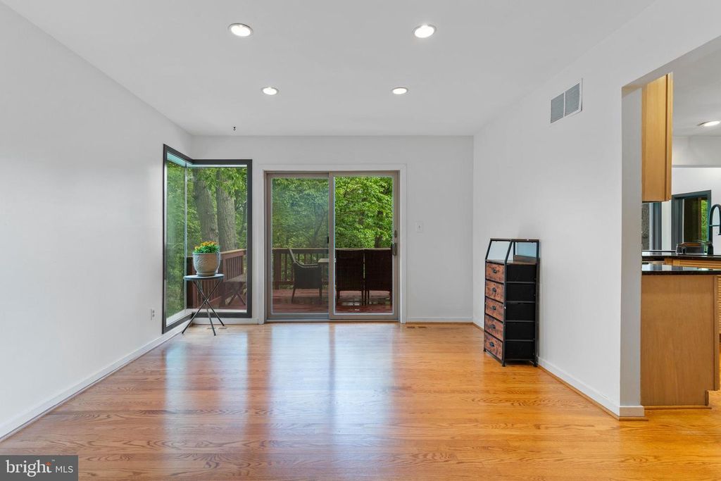 Image 16 of property listing at 771 MACSHERRY DR, Arnold, MD 21012