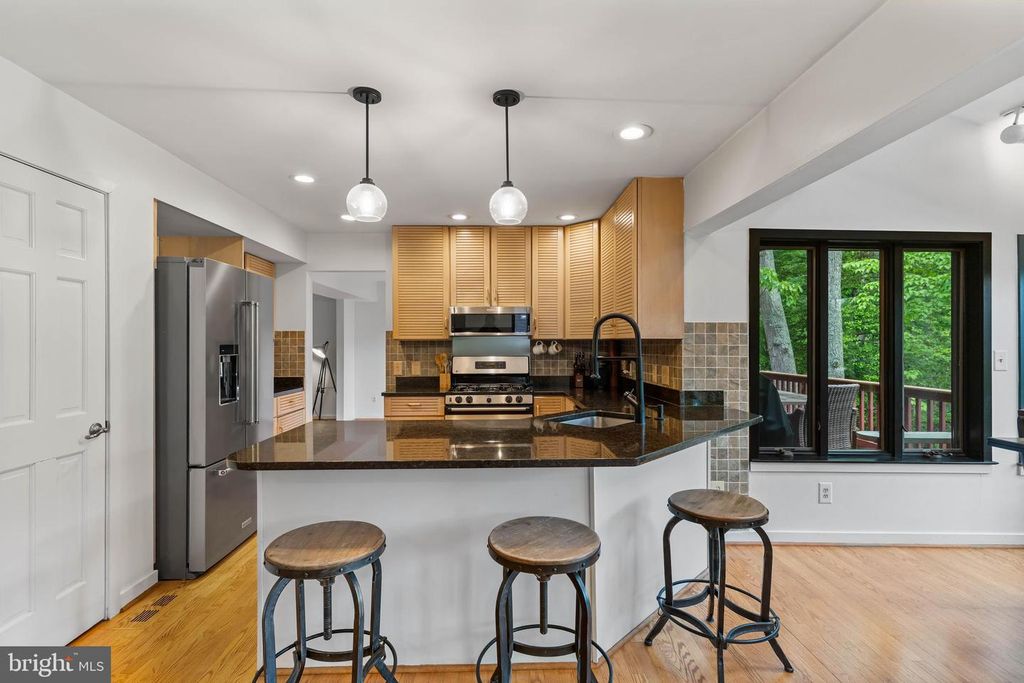 Image 4 of property listing at 771 MACSHERRY DR, Arnold, MD 21012