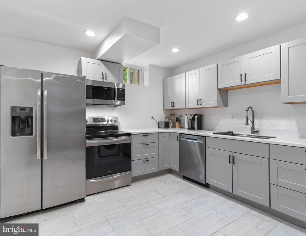 Image 7 of property listing at 771 MACSHERRY DR, Arnold, MD 21012