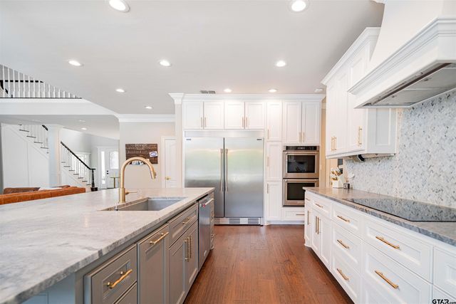 219 Hunters Cir, Longview, TX 75605