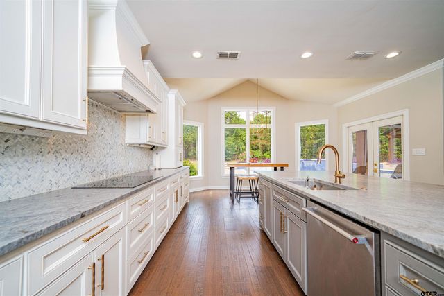 219 Hunters Cir, Longview, TX 75605