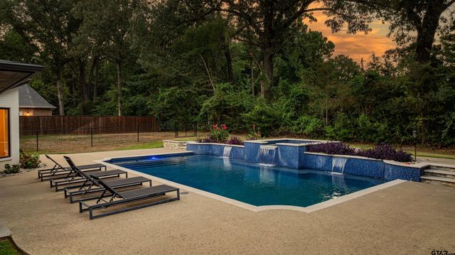 219 Hunters Cir, Longview, TX 75605