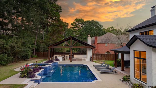 219 Hunters Cir, Longview, TX 75605