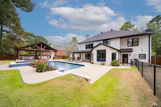 219 Hunters Cir, Longview, TX 75605