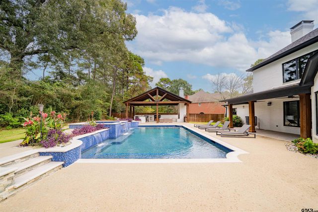 219 Hunters Cir, Longview, TX 75605