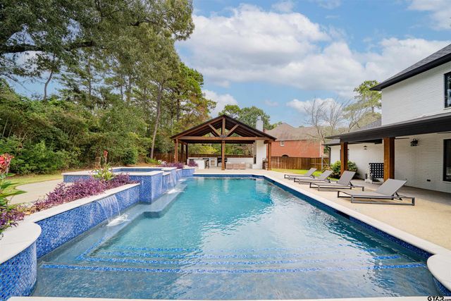 219 Hunters Cir, Longview, TX 75605