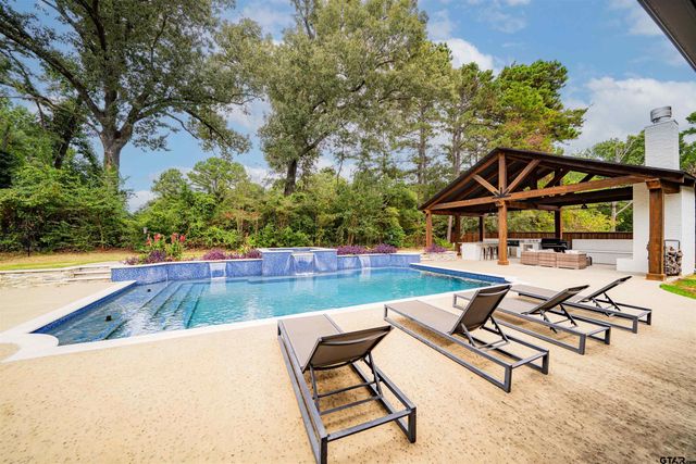 219 Hunters Cir, Longview, TX 75605