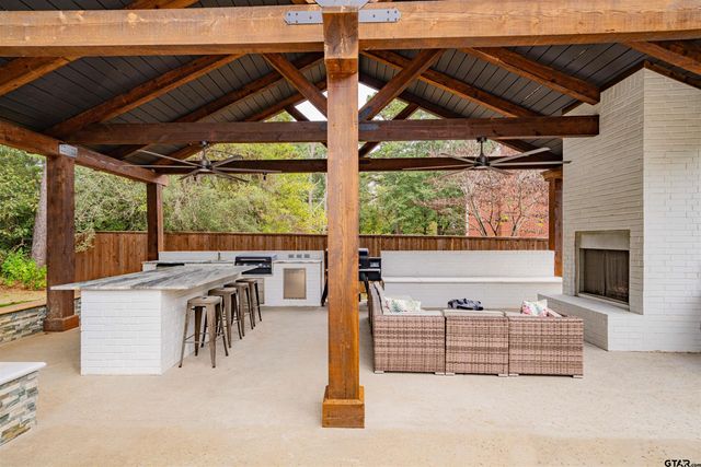 219 Hunters Cir, Longview, TX 75605