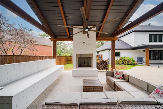 219 Hunters Cir, Longview, TX 75605